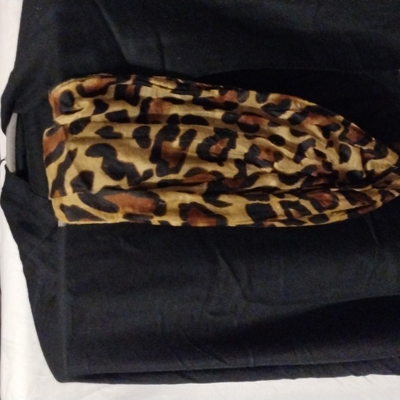 Women's, a pair of women's scarves - Picture 2 of 3